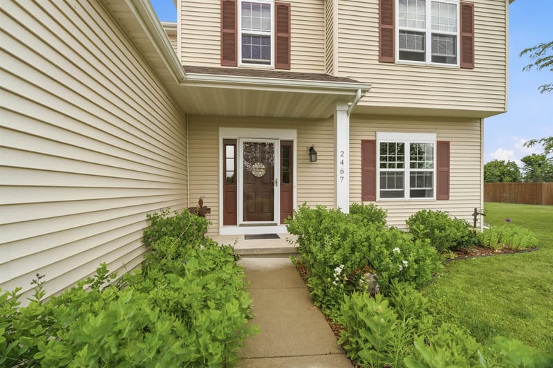 N2467 Chapel Hill Dr, Greenville, WI 54942