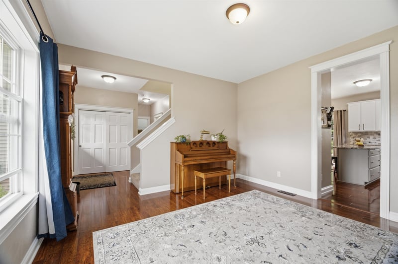 N2467 Chapel Hill Dr, Greenville, WI 54942