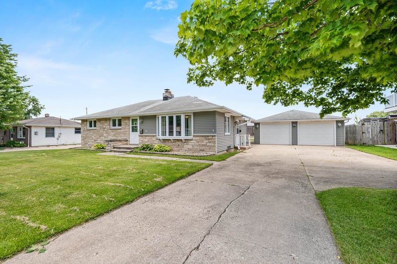 1904 Main Ave, Kaukauna, WI 54130