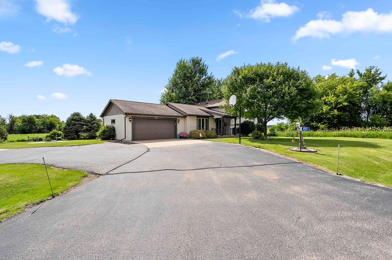 N951 Ruppel Ct, Dale, WI 54931