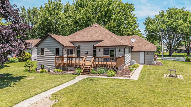 358 5th St, Winneconne, WI 54986