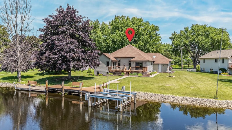 358 5th St, Winneconne, WI 54986