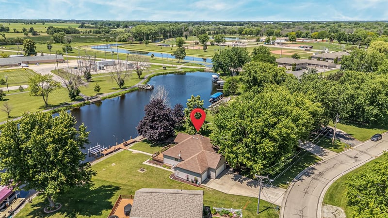 358 5th St, Winneconne, WI 54986