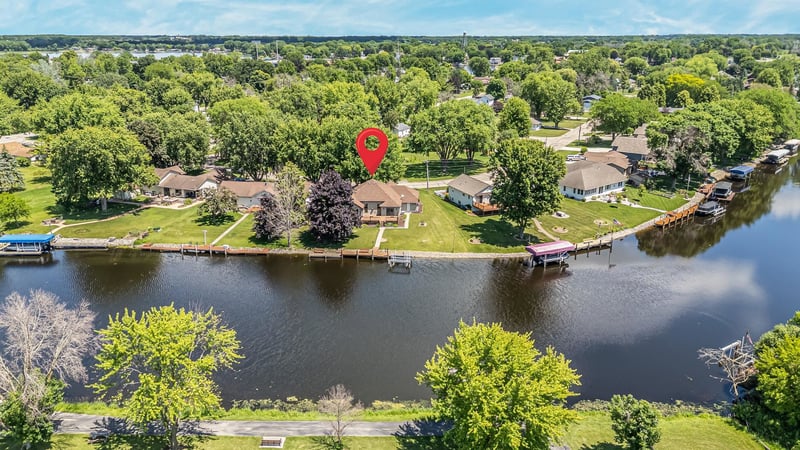 358 5th St, Winneconne, WI 54986