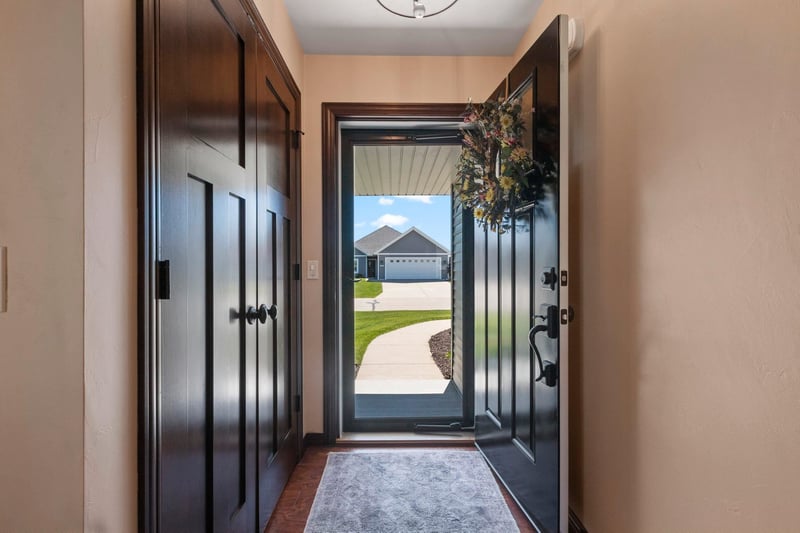 2025 Wisteria Cir, Suamico, WI 54313-3270