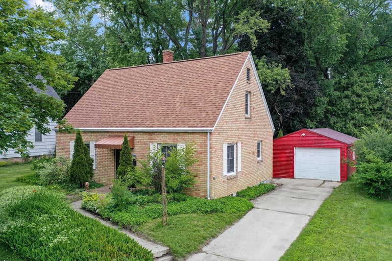 1604 Dousman St, Green Bay, WI 54303-3210