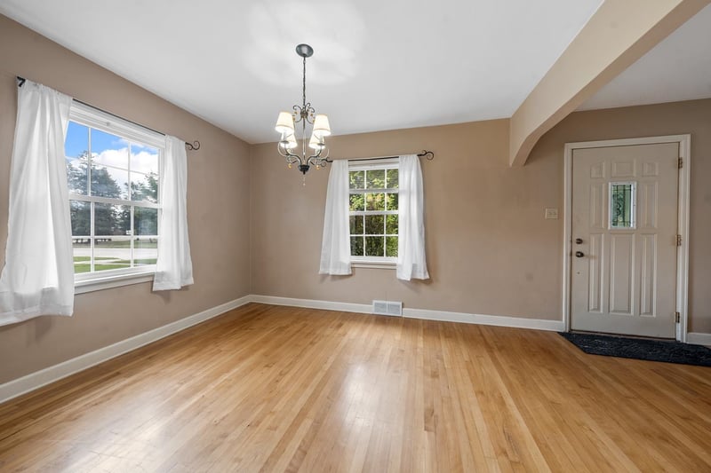 1604 Dousman St, Green Bay, WI 54303-3210