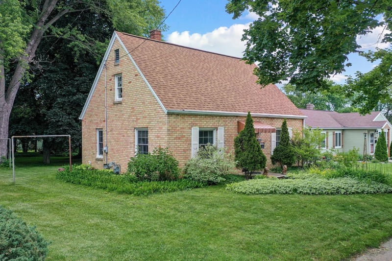 1604 Dousman St, Green Bay, WI 54303-3210
