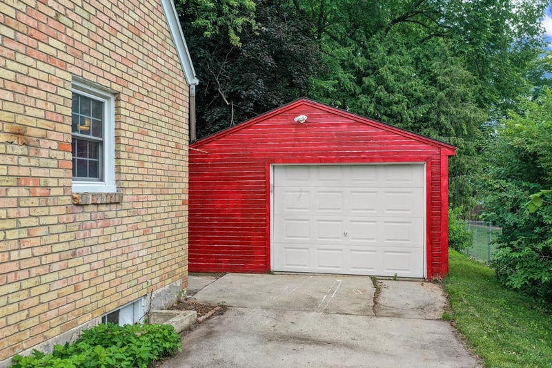 1604 Dousman St, Green Bay, WI 54303-3210