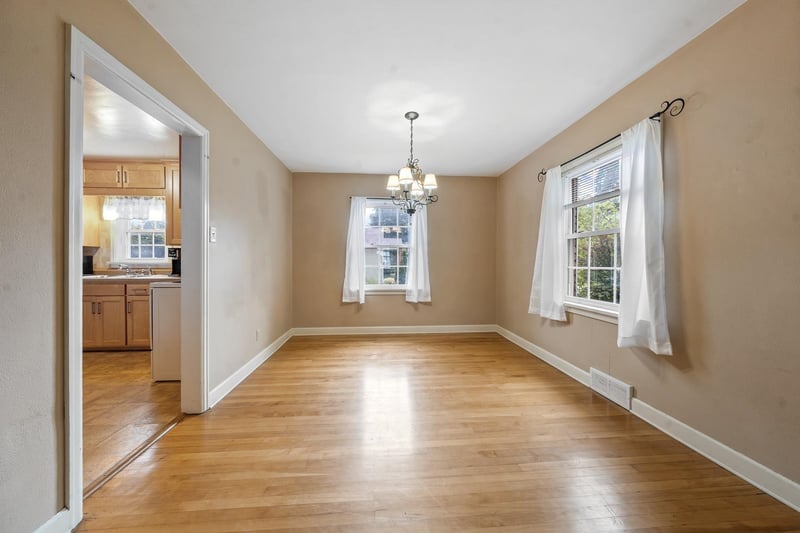 1604 Dousman St, Green Bay, WI 54303-3210