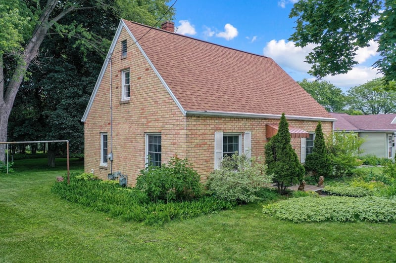 1604 Dousman St, Green Bay, WI 54303-3210