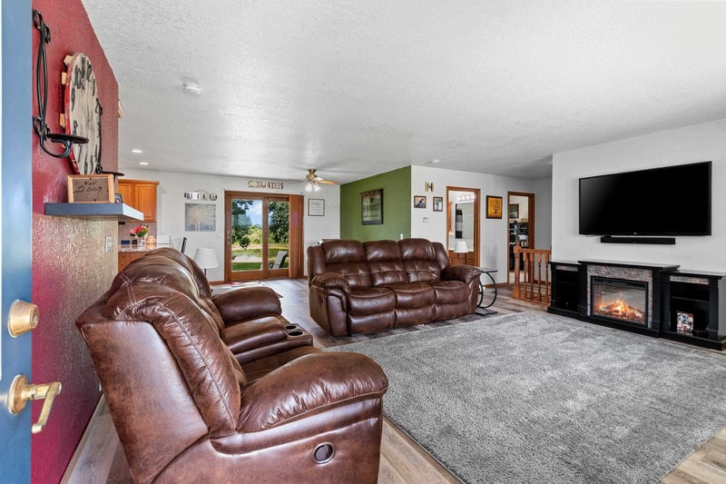 3415 Delhi Rd, Omro, WI 54963
