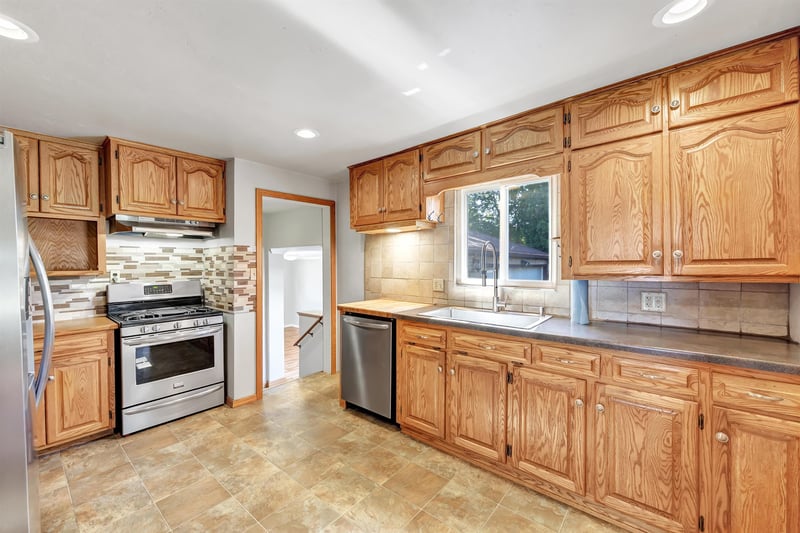 1528 7th St, Green Bay, WI 54304-2243