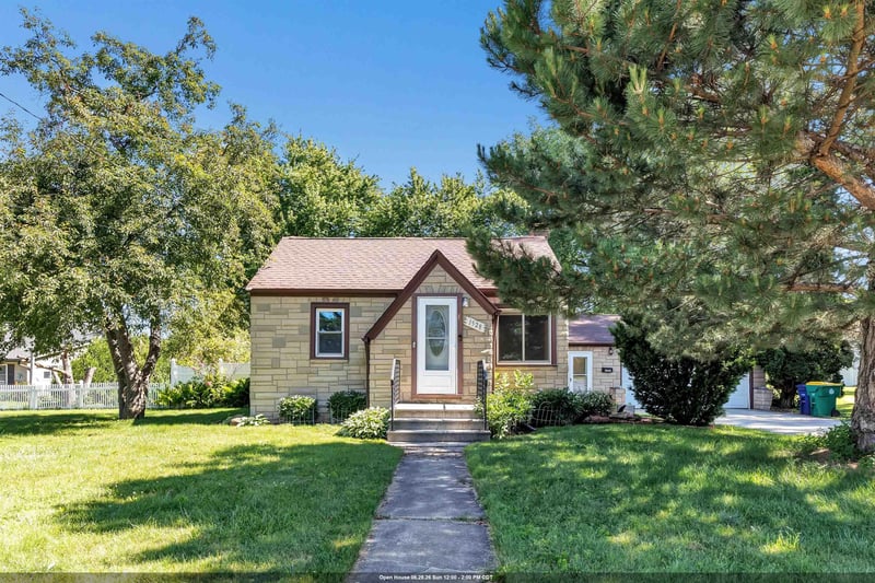 1528 7th St, Green Bay, WI 54304-2243