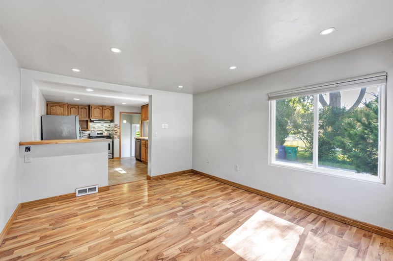 1528 7th St, Green Bay, WI 54304-2243