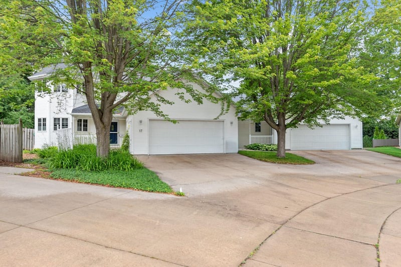 17 Pamela Ct, Appleton, WI 54915