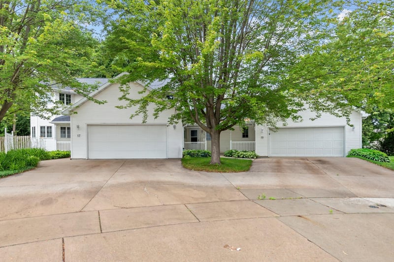 17 Pamela Ct, Appleton, WI 54915