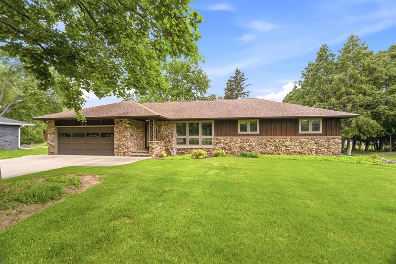1102 Ridge Ln, Appleton, WI 54914