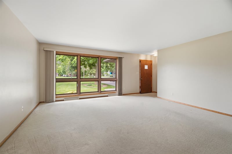 1102 Ridge Ln, Appleton, WI 54914