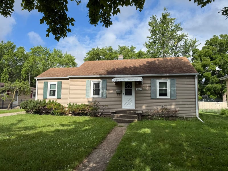 1711 Grove St, Oshkosh, WI 54901