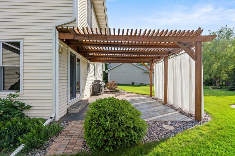 4501 Stonebridge Ct, Appleton, WI 54913