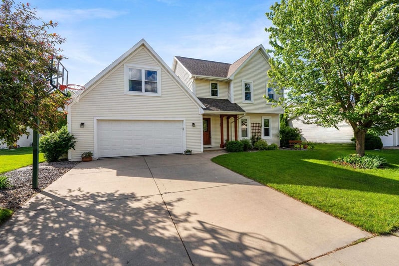 4501 Stonebridge Ct, Appleton, WI 54913