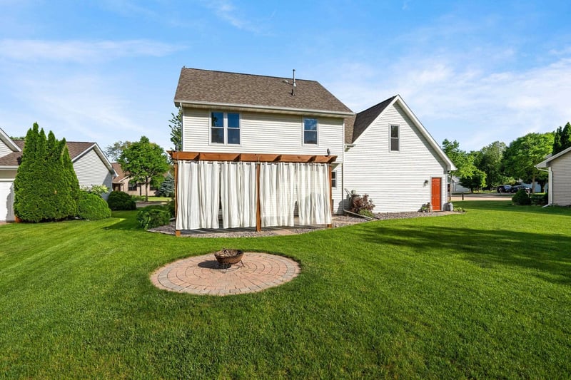 4501 Stonebridge Ct, Appleton, WI 54913