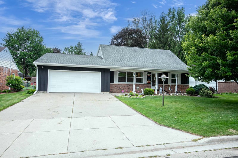 430 Fairview Way, Shawano, WI 54166