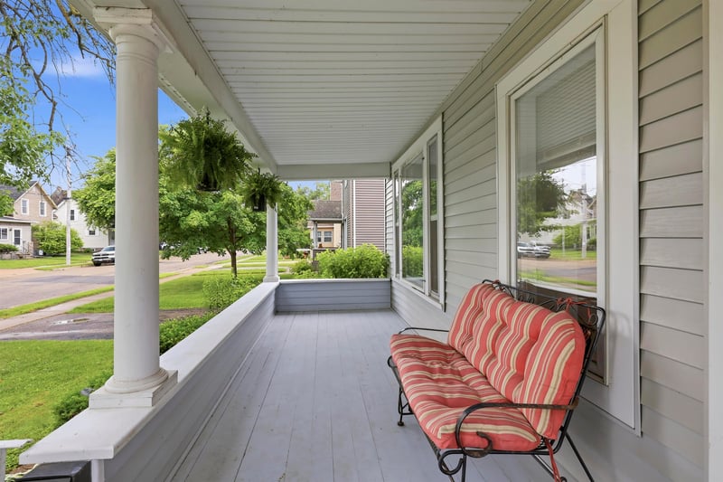 424 3rd St, Neenah, WI 54956-2733