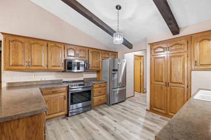 343 Le Capitaine Cir, Green Bay, WI 54302