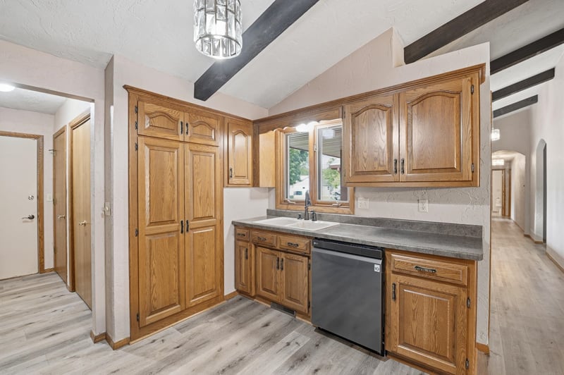 343 Le Capitaine Cir, Green Bay, WI 54302