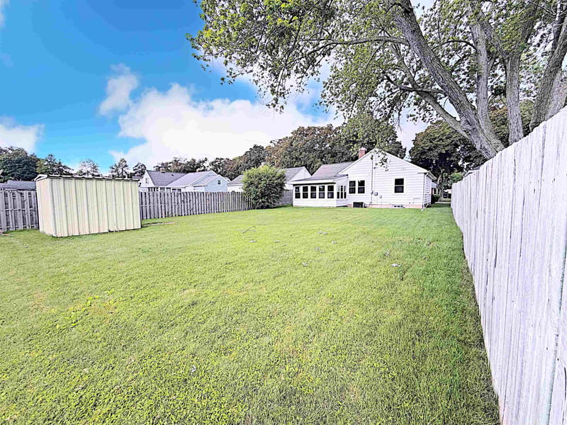 1133 Marquette Ave, Green Bay, WI 54304