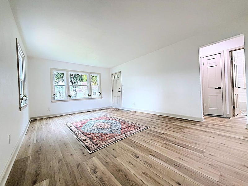 1133 Marquette Ave, Green Bay, WI 54304