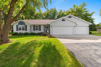 3125 Woodland Reserve Ln, Green Bay, WI 54313-4037