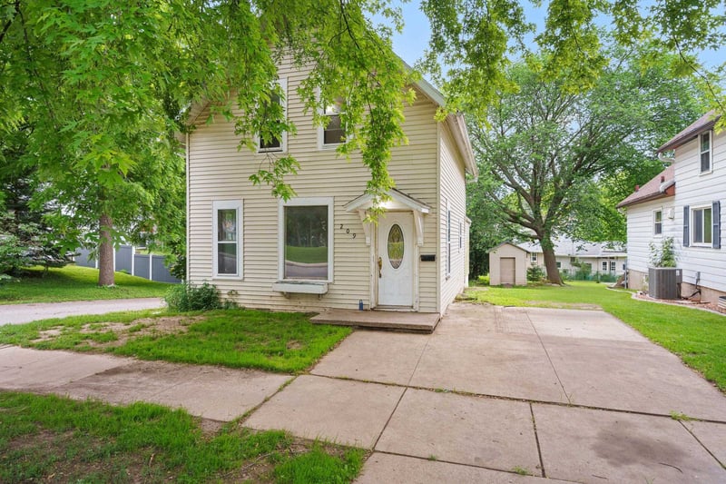 209 Kenneth Ave, Kaukauna, WI 54130