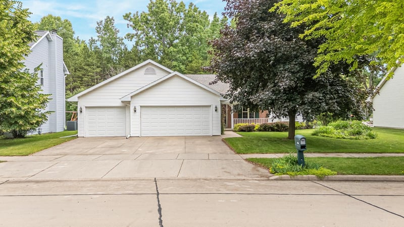 1424 Keystone Ln, Appleton, WI 54913