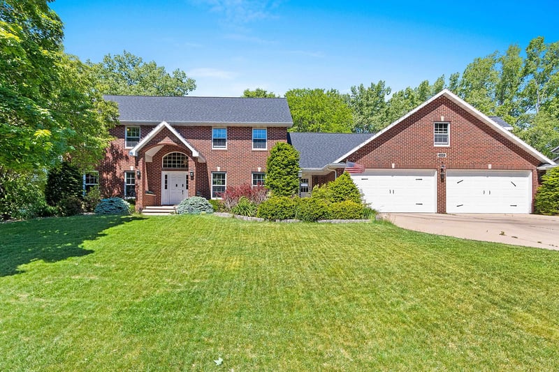 2110 Shady Ln, Green Bay, WI 54313