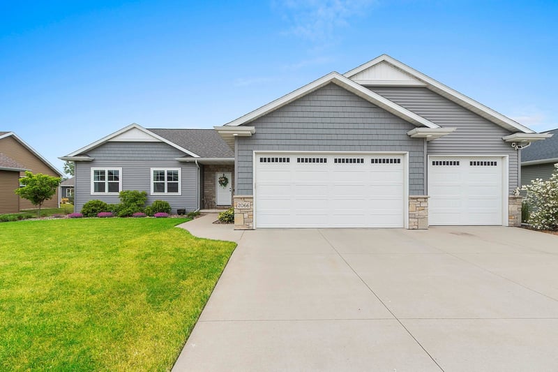 2066 Heron Ln, Appleton, WI 54913