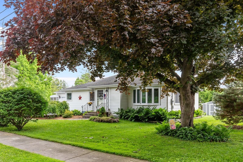 304 Mary St, Black Creek, WI 54106