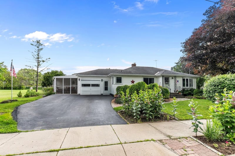 304 Mary St, Black Creek, WI 54106