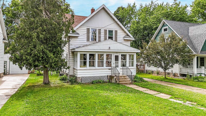 739 Monroe St, Oshkosh, WI 54901-5334