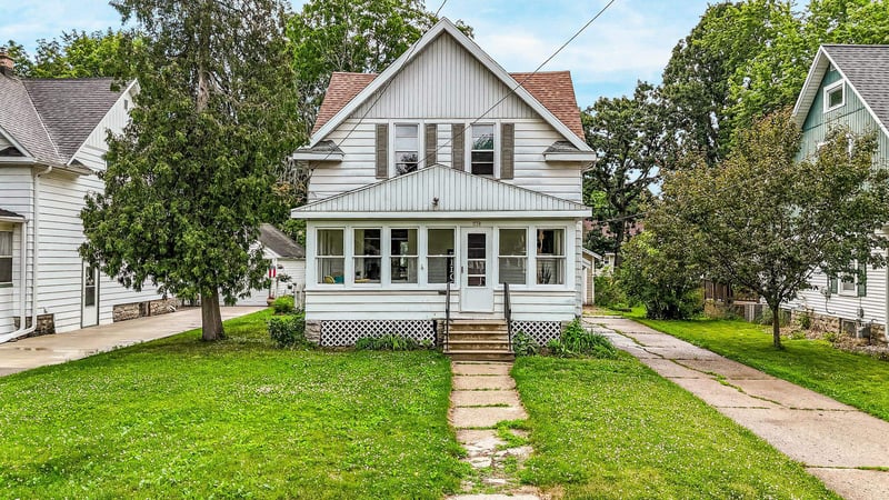 739 Monroe St, Oshkosh, WI 54901-5334
