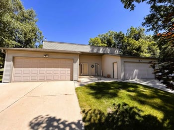 2590 Cherrywood Ln, Green Bay, WI 54304