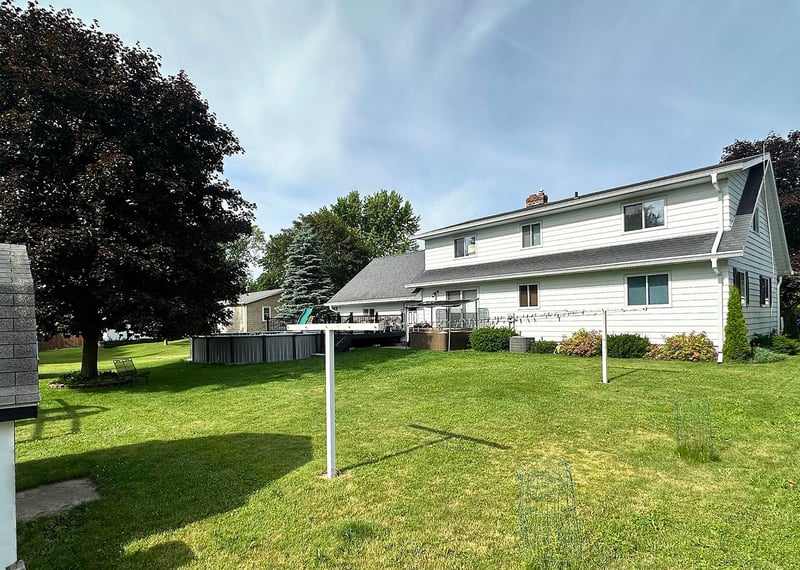 262 Park Ave, Oconto Falls, WI 54154