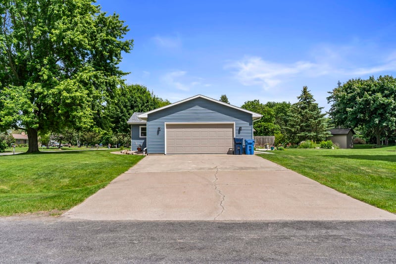 1595 Nelson Ct, Neenah, WI 54956