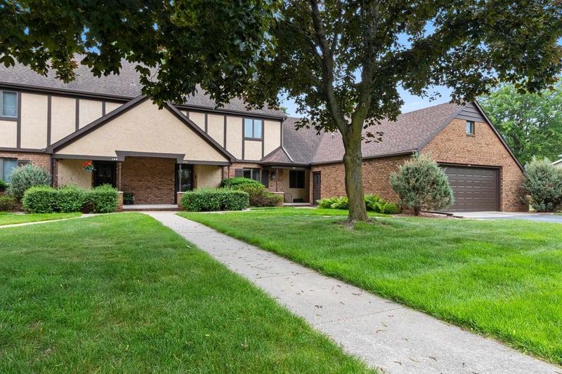 151 Harrys Gateway, Appleton, WI 54914
