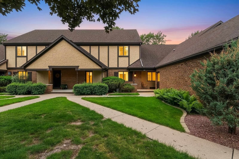 151 Harrys Gateway, Appleton, WI 54914