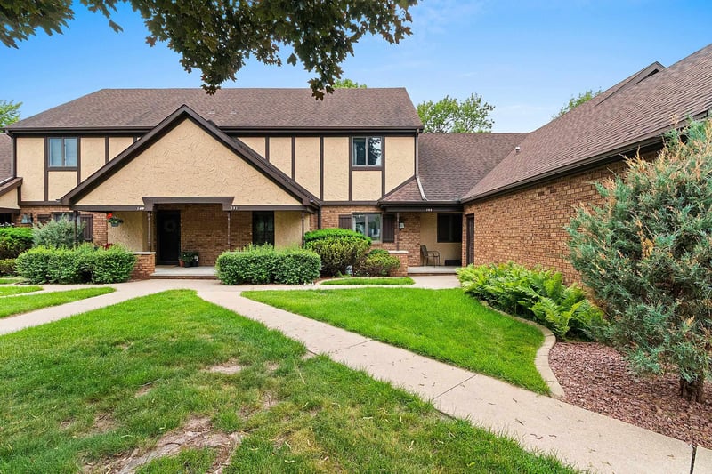 151 Harrys Gateway, Appleton, WI 54914