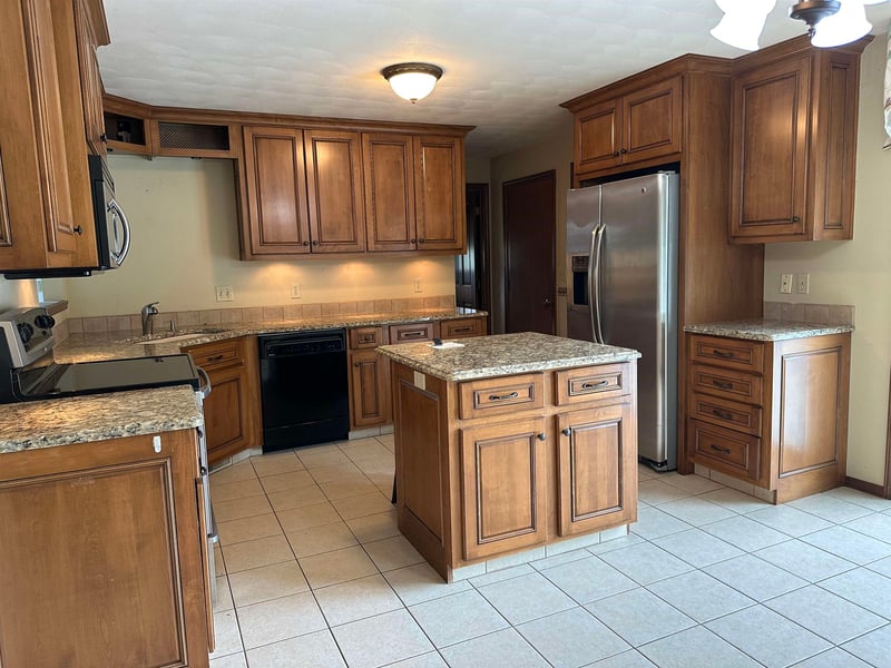 1429 Ridgeway Dr, Neenah, WI 54956
