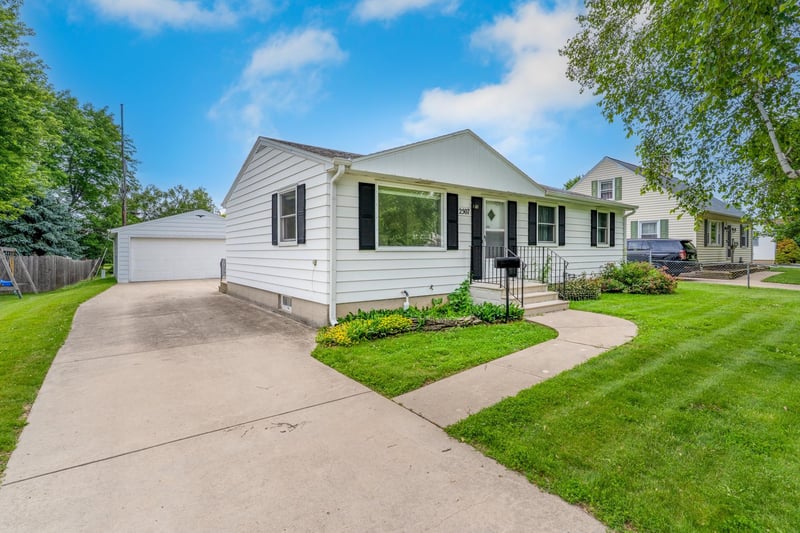 2507 Greenwald St, Green Bay, WI 54301